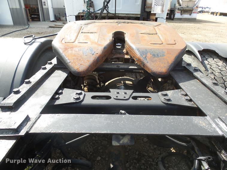 image for item DX9080 2005 Sterling A9500 semi truck