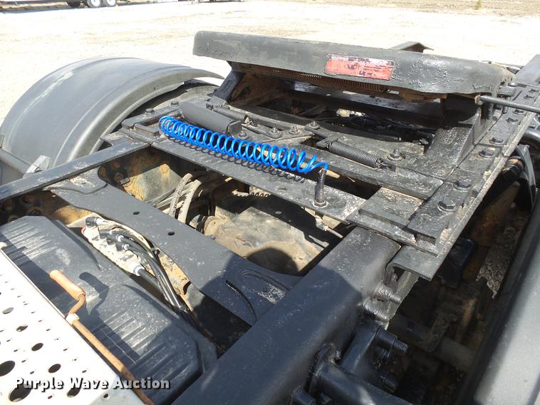 image for item DX9080 2005 Sterling A9500 semi truck