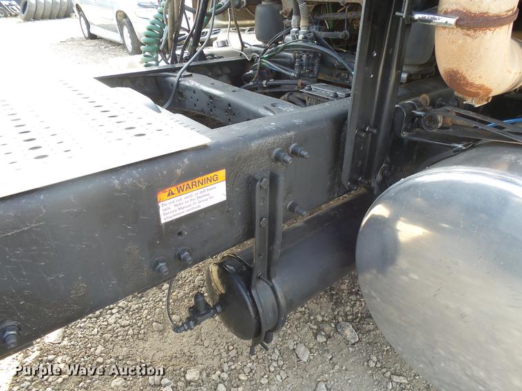 image for item DX9080 2005 Sterling A9500 semi truck