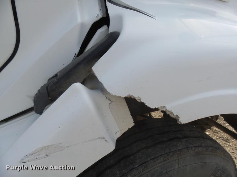 image for item DX9080 2005 Sterling A9500 semi truck