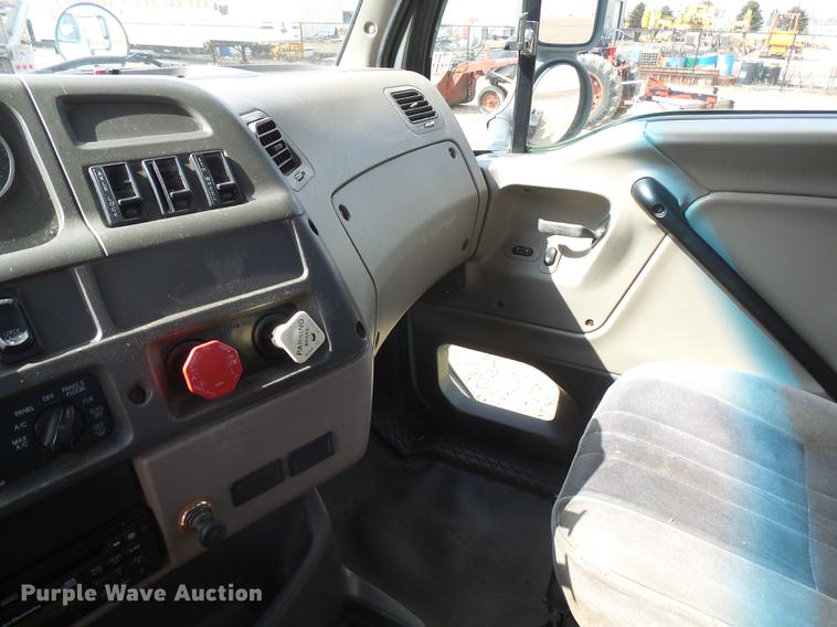image for item DX9080 2005 Sterling A9500 semi truck