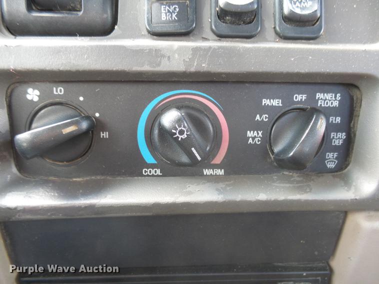 image for item DX9080 2005 Sterling A9500 semi truck