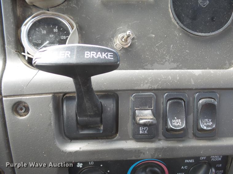 image for item DX9080 2005 Sterling A9500 semi truck