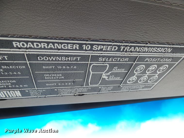 image for item DX9080 2005 Sterling A9500 semi truck