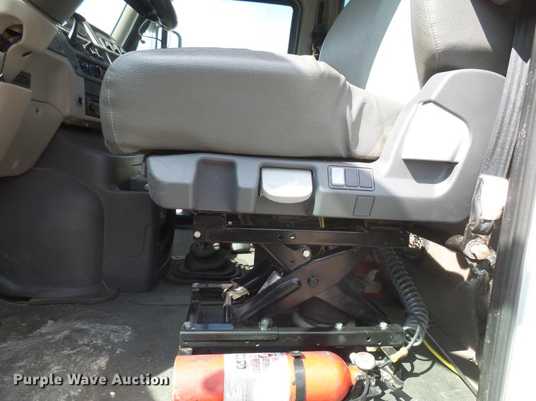 image for item DX9080 2005 Sterling A9500 semi truck