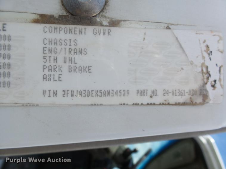 image for item DX9080 2005 Sterling A9500 semi truck