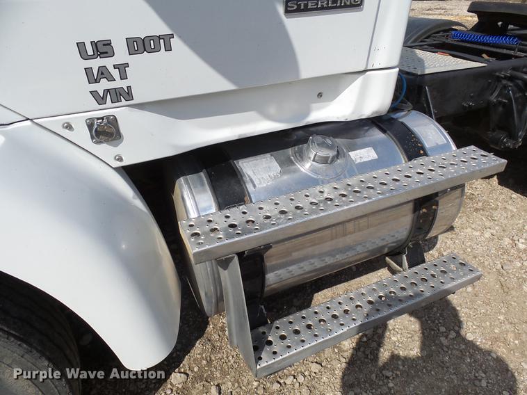 image for item DX9080 2005 Sterling A9500 semi truck
