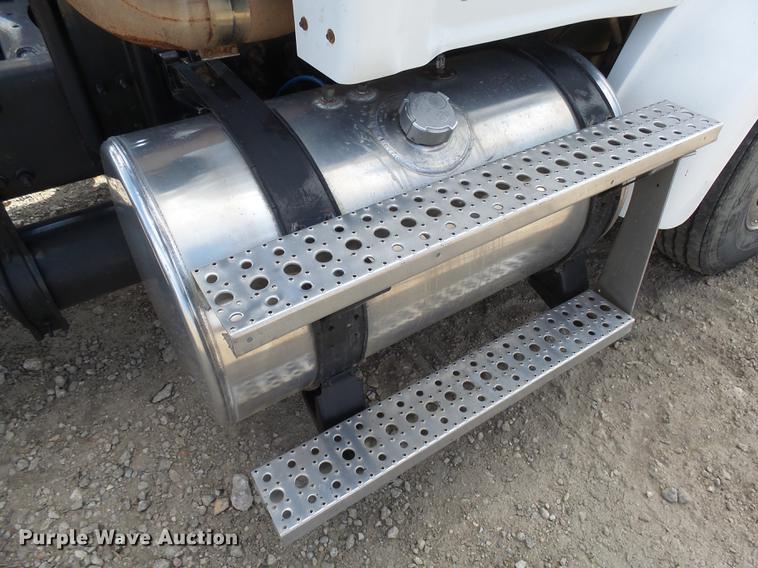 image for item DX9080 2005 Sterling A9500 semi truck