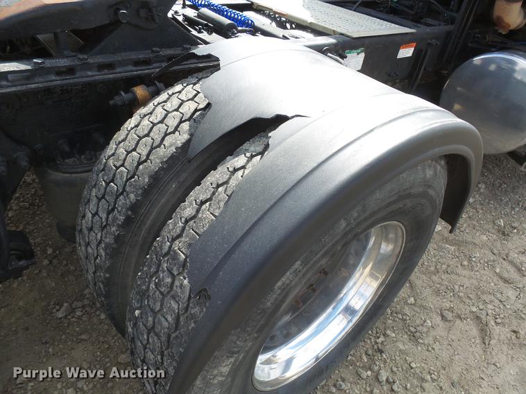 image for item DX9080 2005 Sterling A9500 semi truck