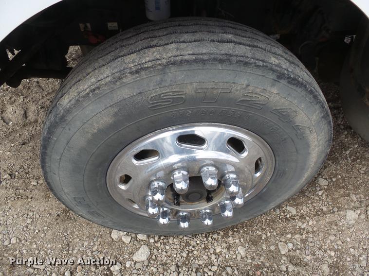 image for item DX9080 2005 Sterling A9500 semi truck