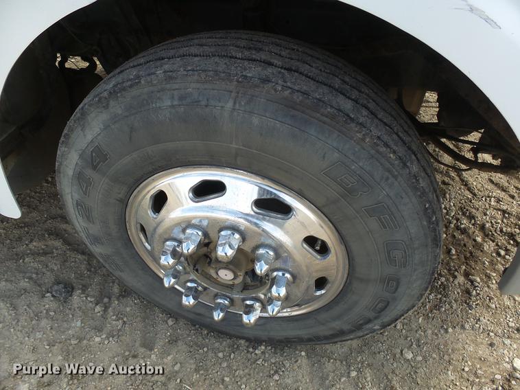 image for item DX9080 2005 Sterling A9500 semi truck