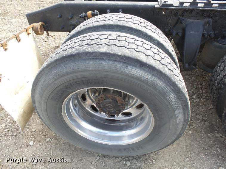 image for item DX9080 2005 Sterling A9500 semi truck