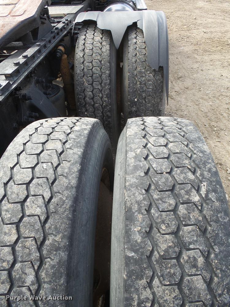 image for item DX9080 2005 Sterling A9500 semi truck