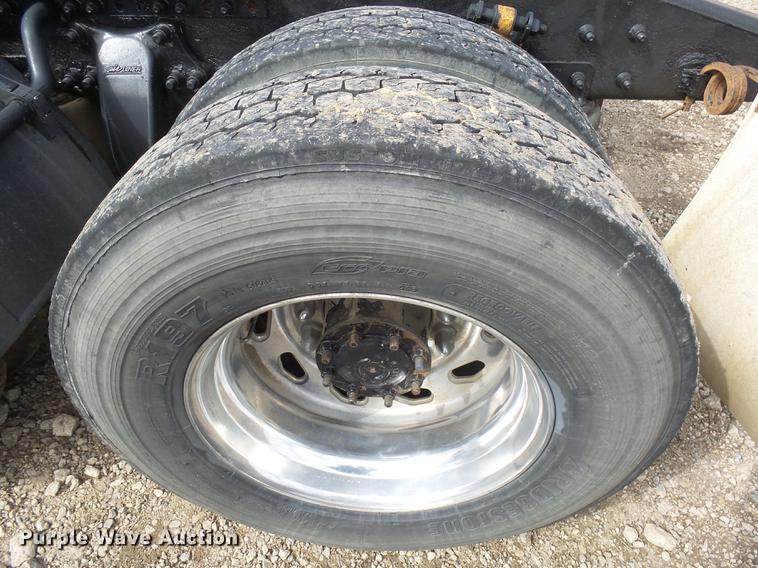 image for item DX9080 2005 Sterling A9500 semi truck