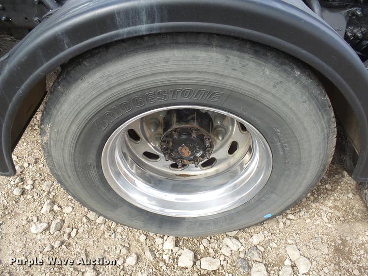 image for item DX9080 2005 Sterling A9500 semi truck