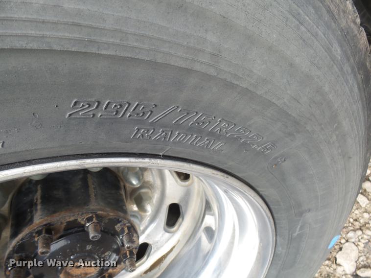 image for item DX9080 2005 Sterling A9500 semi truck