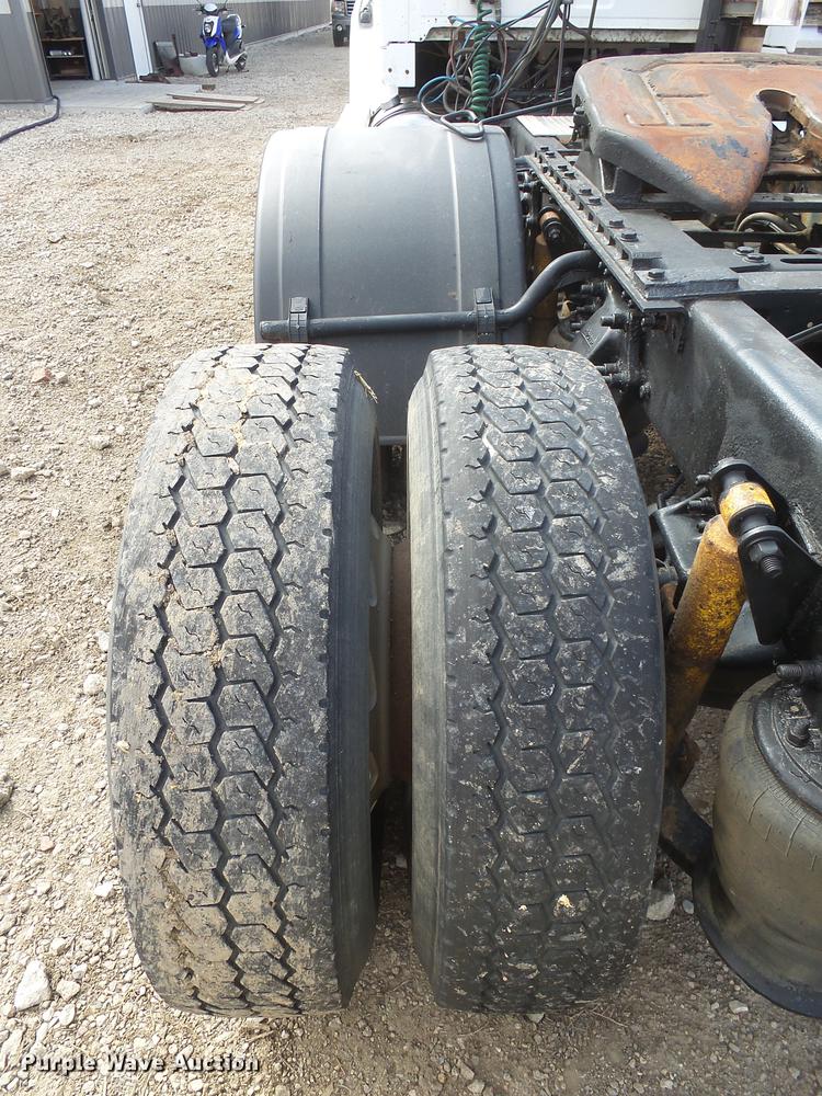 image for item DX9080 2005 Sterling A9500 semi truck