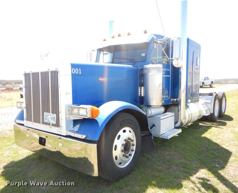 image for item EI9007 2003 Peterbilt 379 semi truck