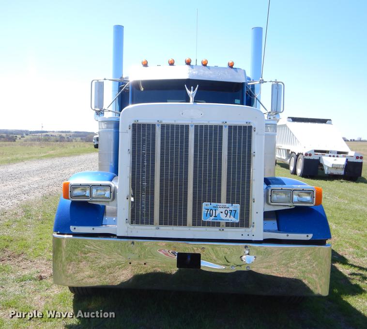 image for item EI9007 2003 Peterbilt 379 semi truck