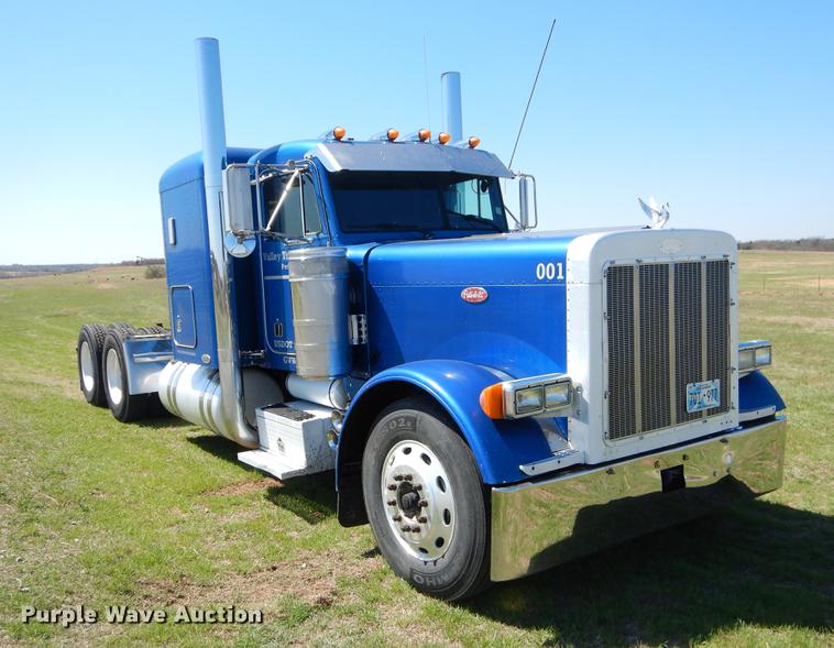image for item EI9007 2003 Peterbilt 379 semi truck