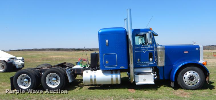 image for item EI9007 2003 Peterbilt 379 semi truck