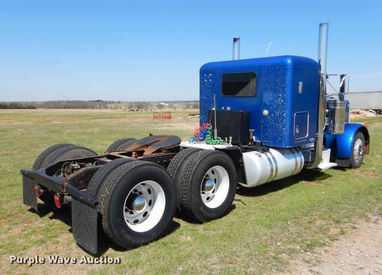 image for item EI9007 2003 Peterbilt 379 semi truck