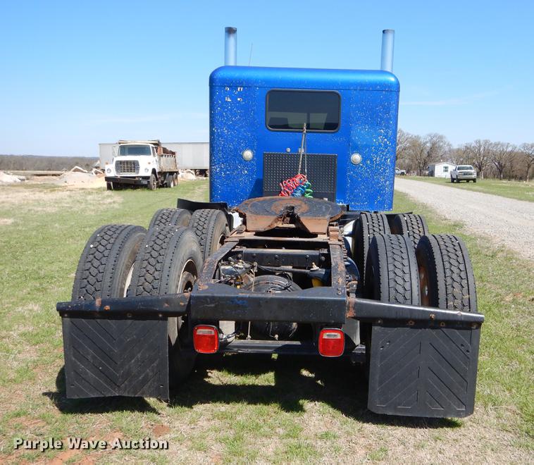 image for item EI9007 2003 Peterbilt 379 semi truck