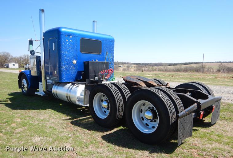 image for item EI9007 2003 Peterbilt 379 semi truck
