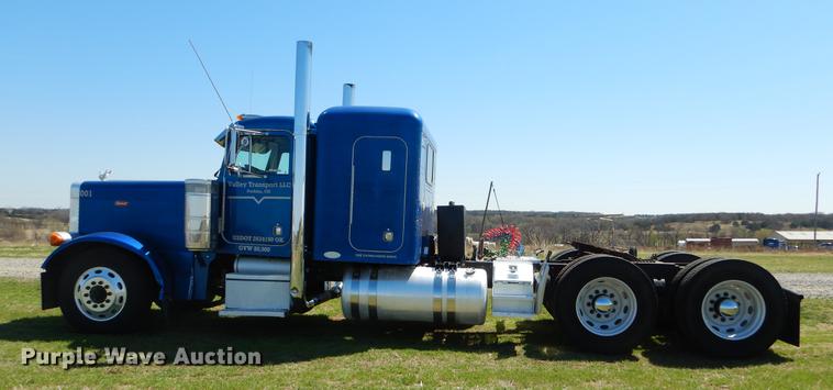 image for item EI9007 2003 Peterbilt 379 semi truck