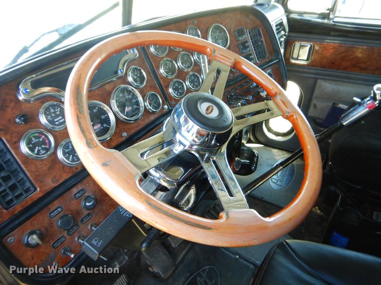 image for item EI9007 2003 Peterbilt 379 semi truck