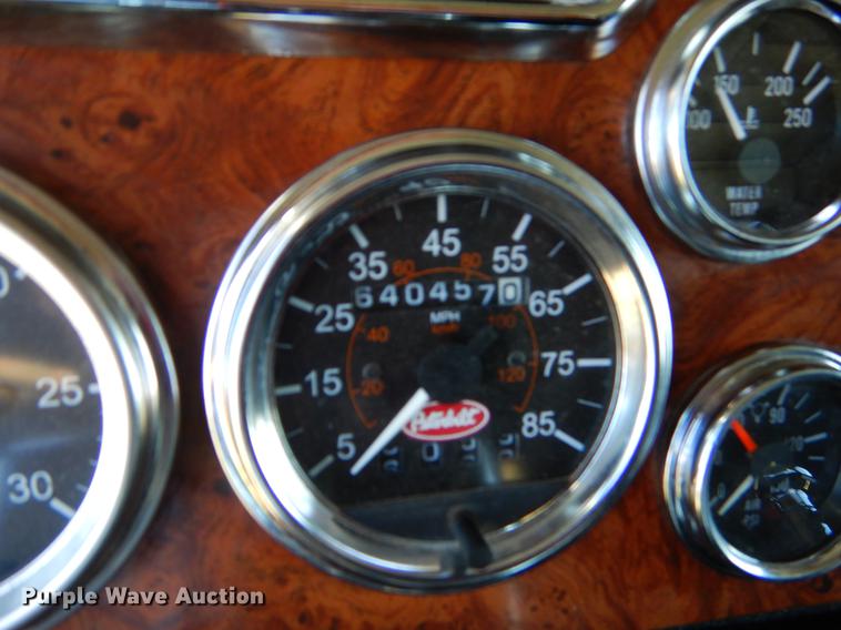 image for item EI9007 2003 Peterbilt 379 semi truck