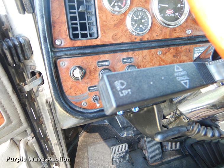 image for item EI9007 2003 Peterbilt 379 semi truck