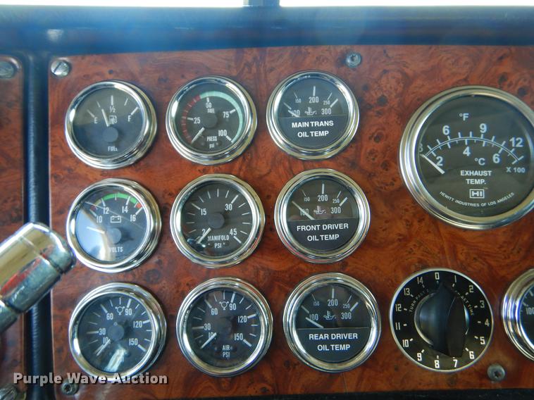 image for item EI9007 2003 Peterbilt 379 semi truck