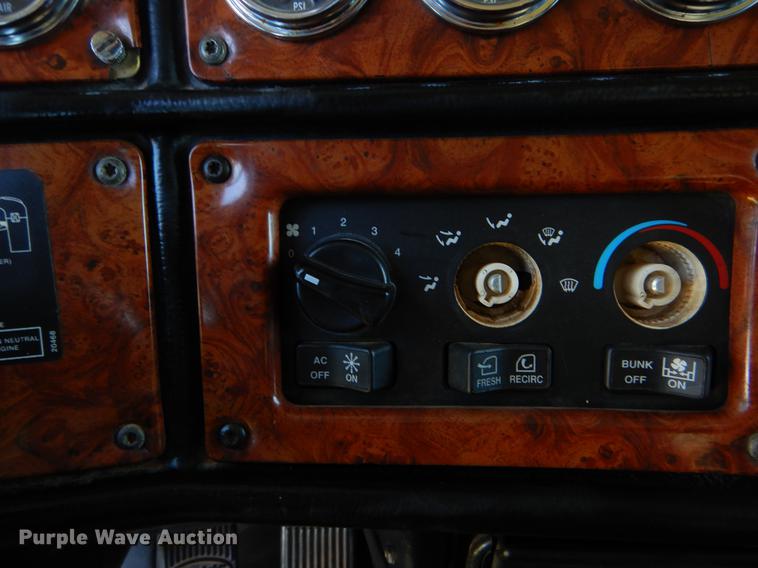 image for item EI9007 2003 Peterbilt 379 semi truck