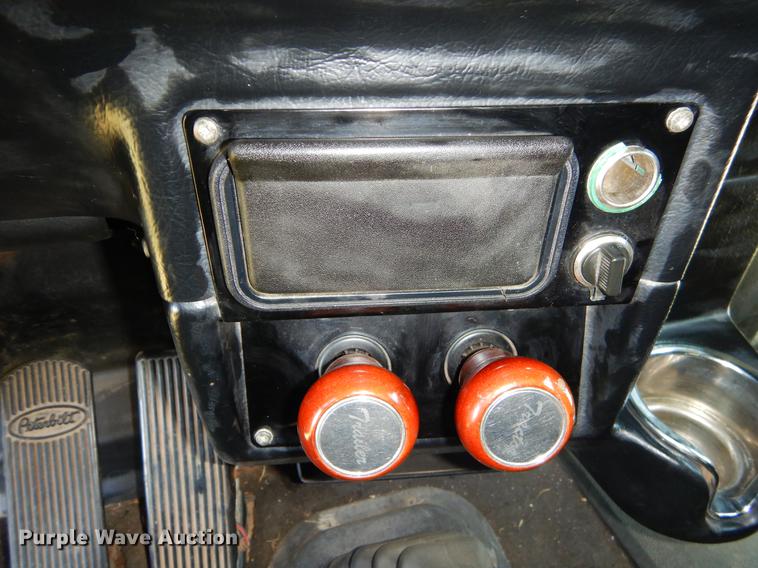 image for item EI9007 2003 Peterbilt 379 semi truck