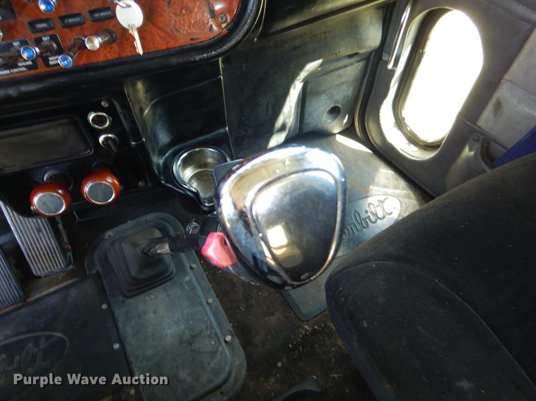 image for item EI9007 2003 Peterbilt 379 semi truck