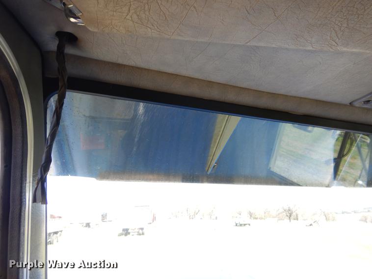 image for item EI9007 2003 Peterbilt 379 semi truck