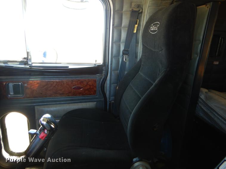 image for item EI9007 2003 Peterbilt 379 semi truck