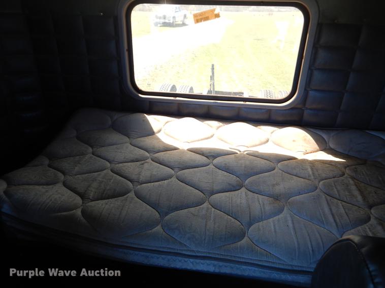 image for item EI9007 2003 Peterbilt 379 semi truck