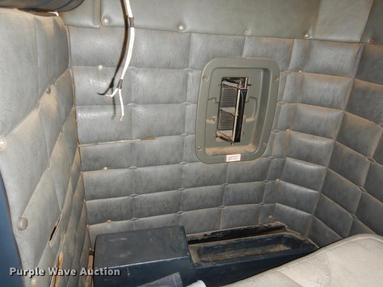 image for item EI9007 2003 Peterbilt 379 semi truck