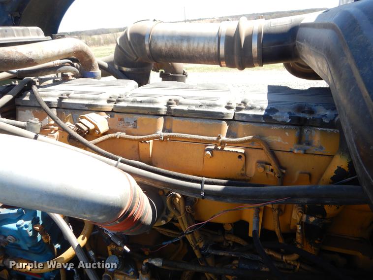 image for item EI9007 2003 Peterbilt 379 semi truck