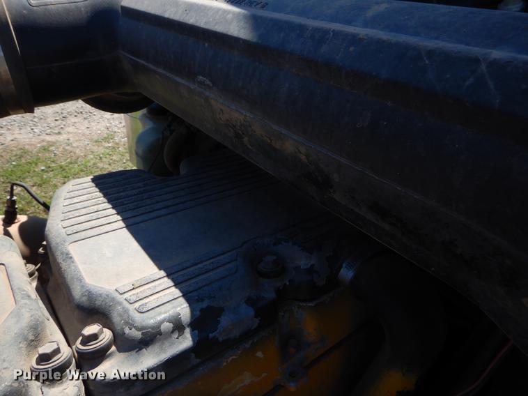 image for item EI9007 2003 Peterbilt 379 semi truck