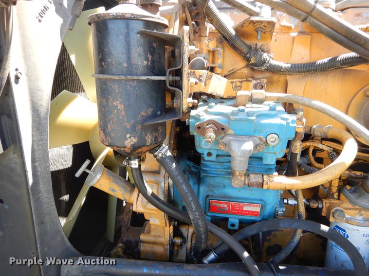 image for item EI9007 2003 Peterbilt 379 semi truck