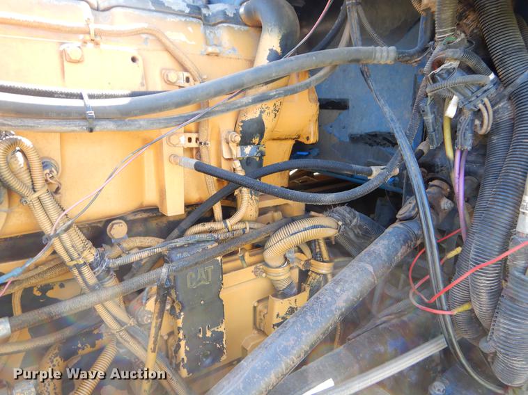 image for item EI9007 2003 Peterbilt 379 semi truck