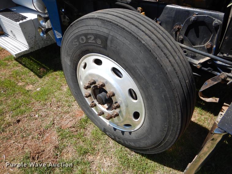 image for item EI9007 2003 Peterbilt 379 semi truck