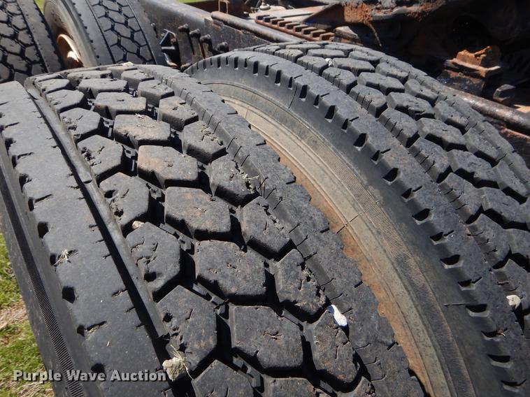 image for item EI9007 2003 Peterbilt 379 semi truck