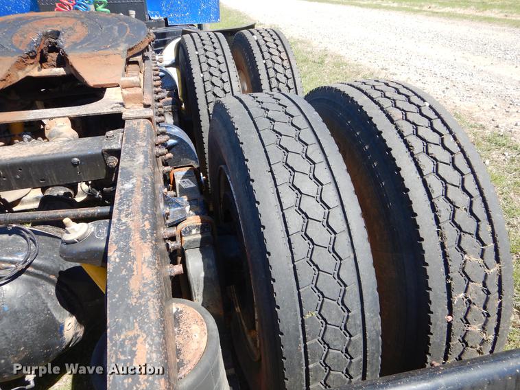 image for item EI9007 2003 Peterbilt 379 semi truck