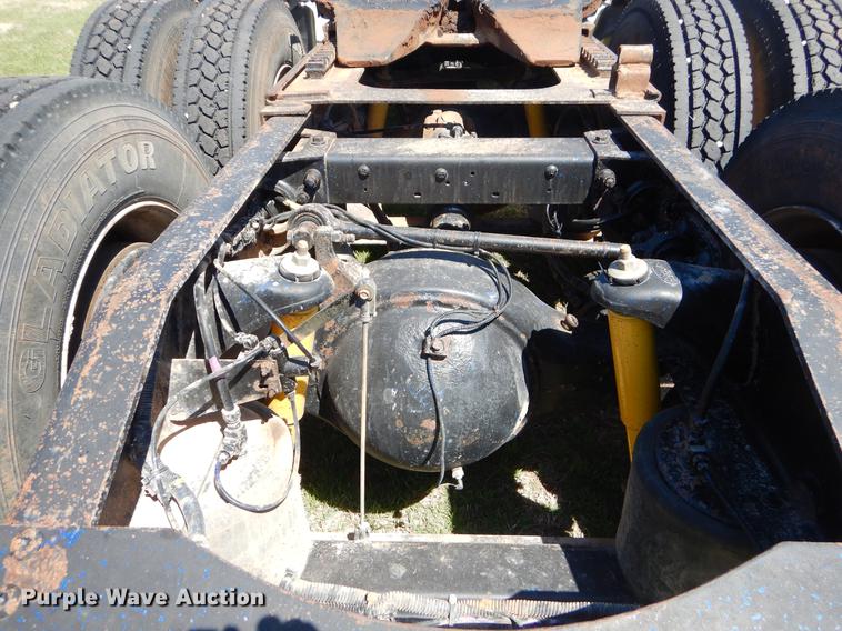 image for item EI9007 2003 Peterbilt 379 semi truck