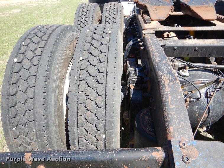 image for item EI9007 2003 Peterbilt 379 semi truck