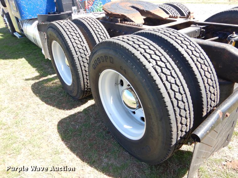 image for item EI9007 2003 Peterbilt 379 semi truck